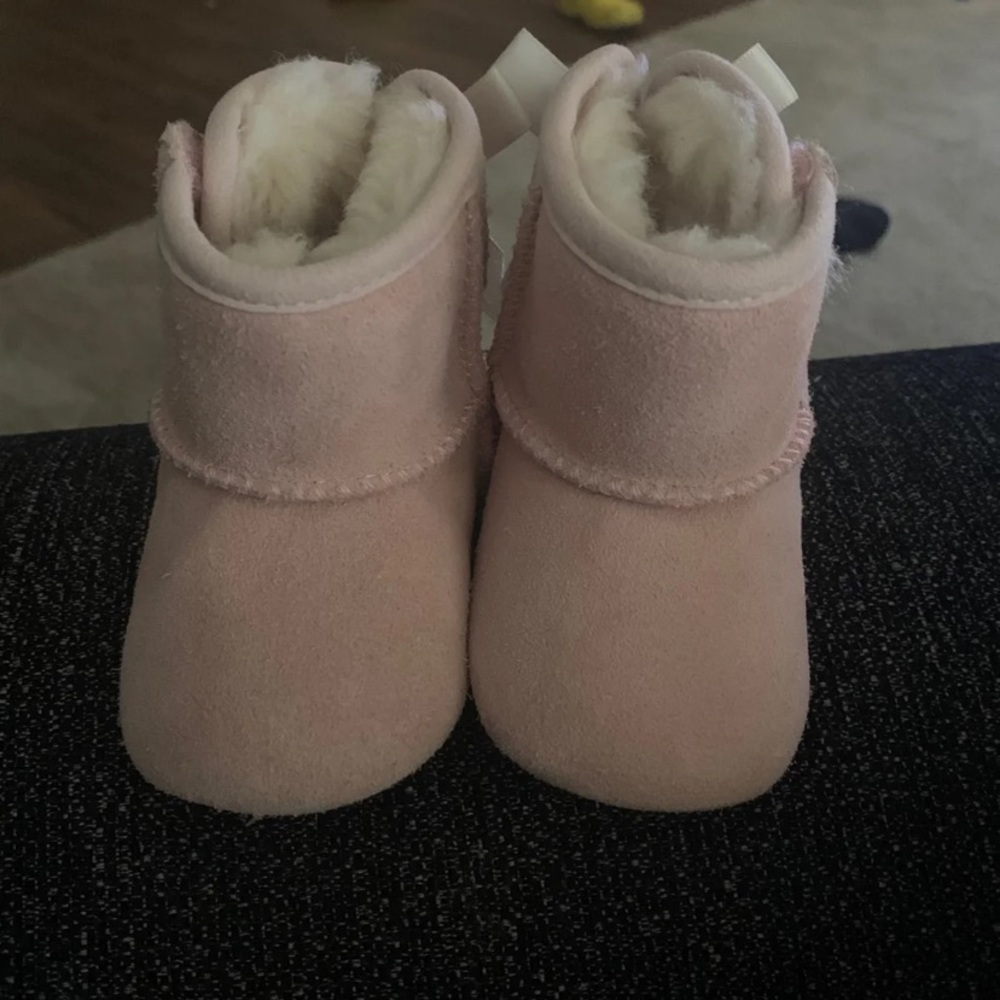 Light pink girl uggs